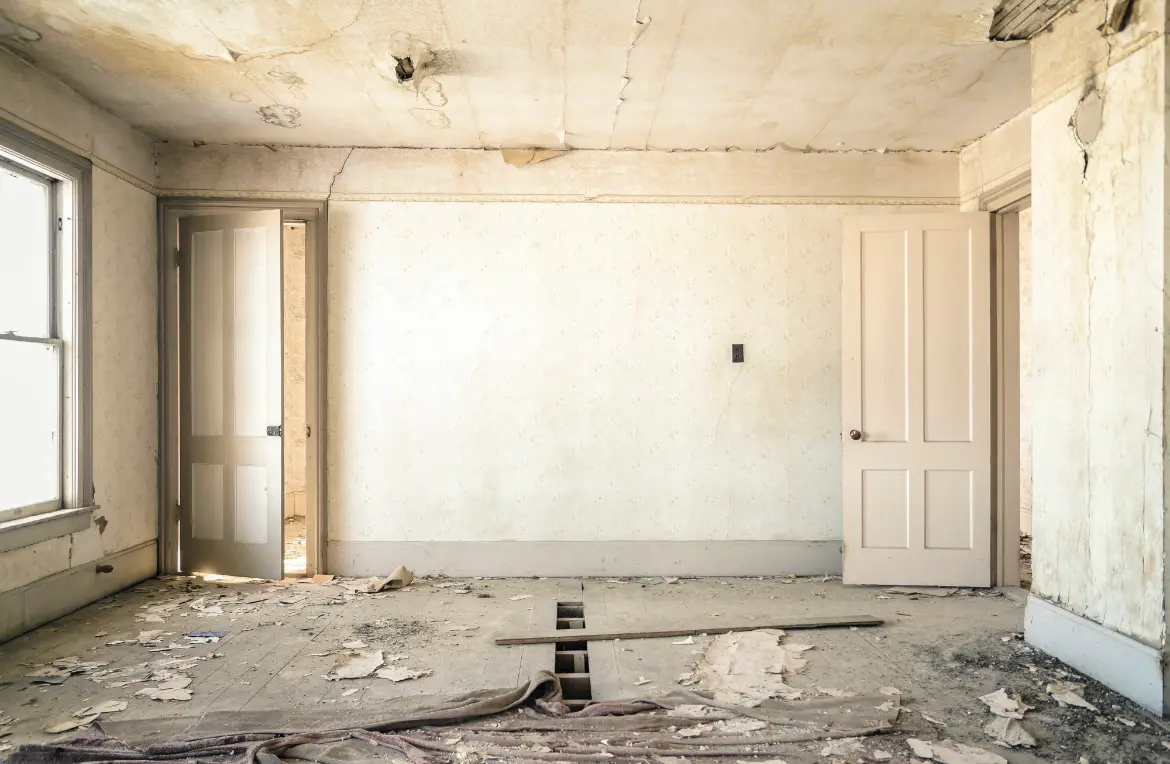 Waste disposal crew managing a cleanout project in Geneva